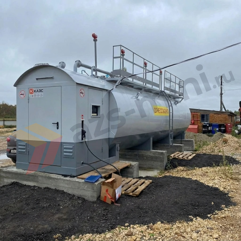 Горизонтальный металлический топливный модуль 30 кубов на бетонной площадке
