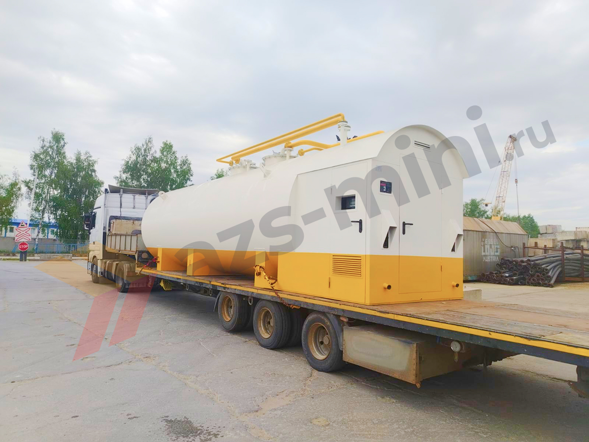 Контейнерная АЗС с закрытым технологическим отсеком и встроенной ТРК